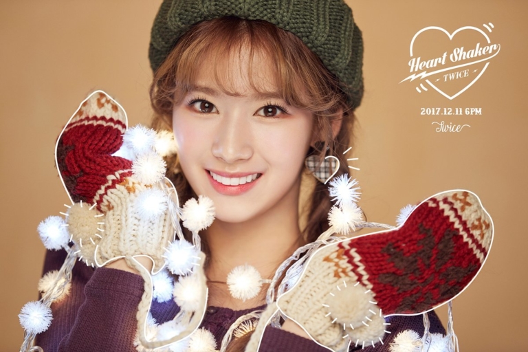 twice-sana-heart-shaker