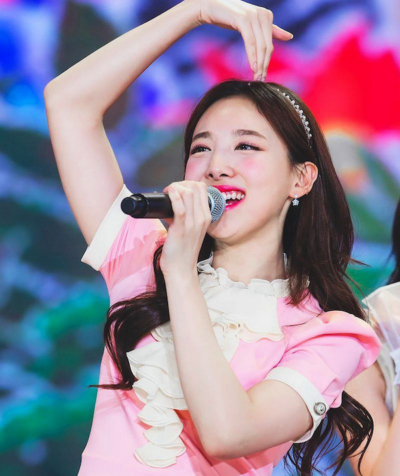 twice-nayeon-20170114