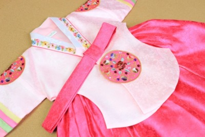 子供用のカラフルなセットンチョゴリ