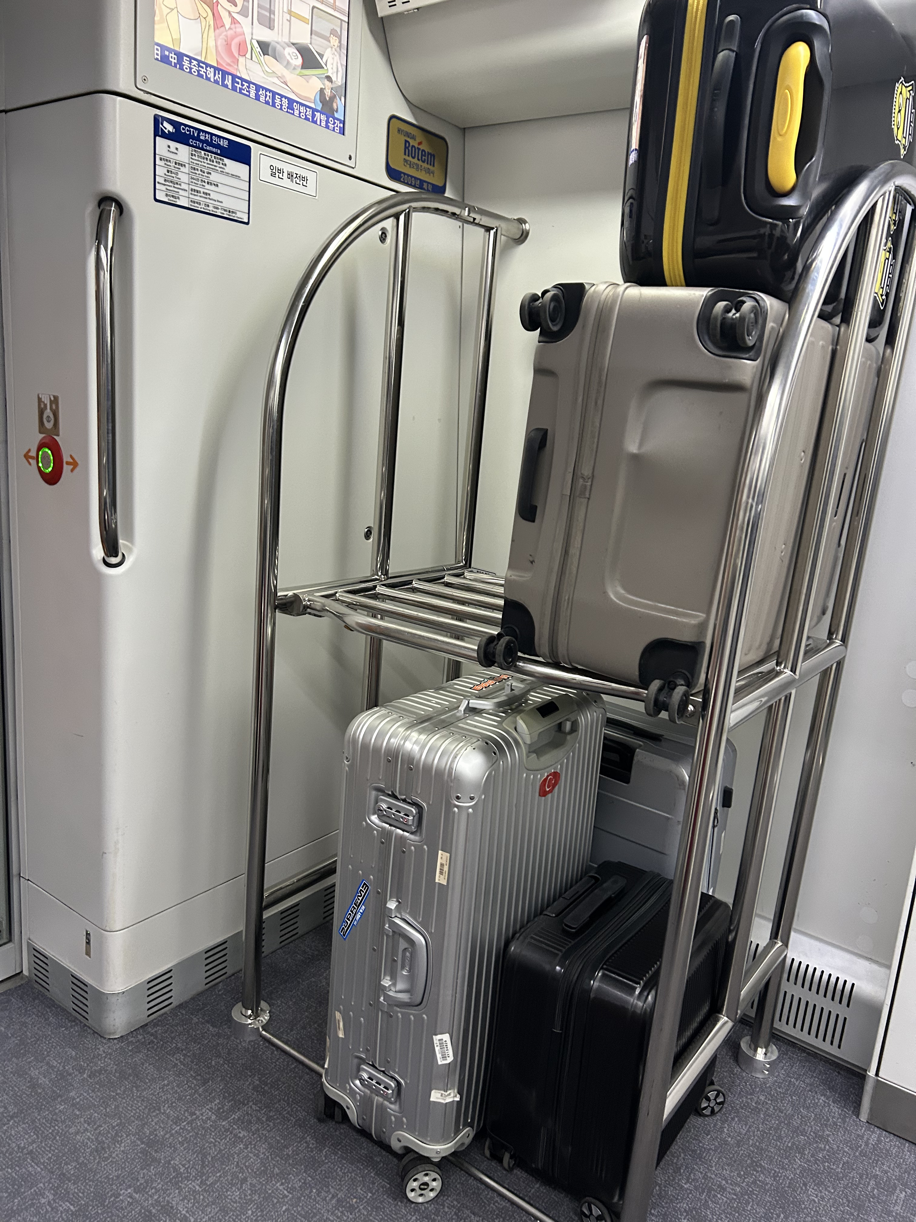 A'rex社内　荷物置き場
