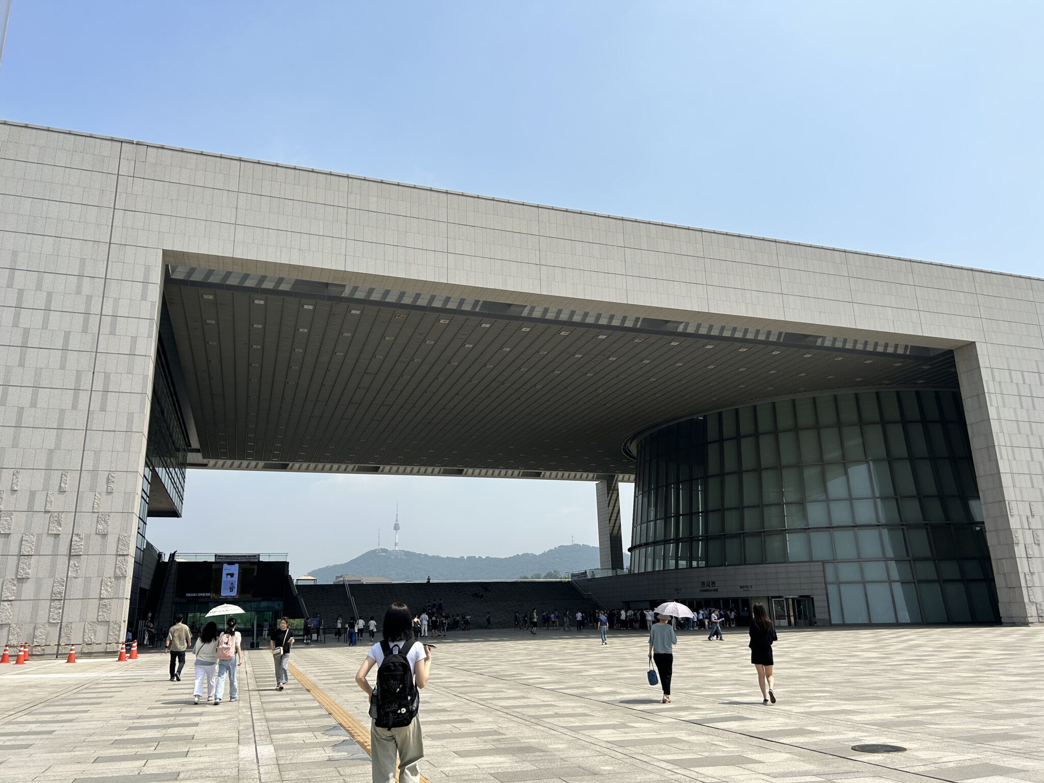 博物館奥にはソウルタワー